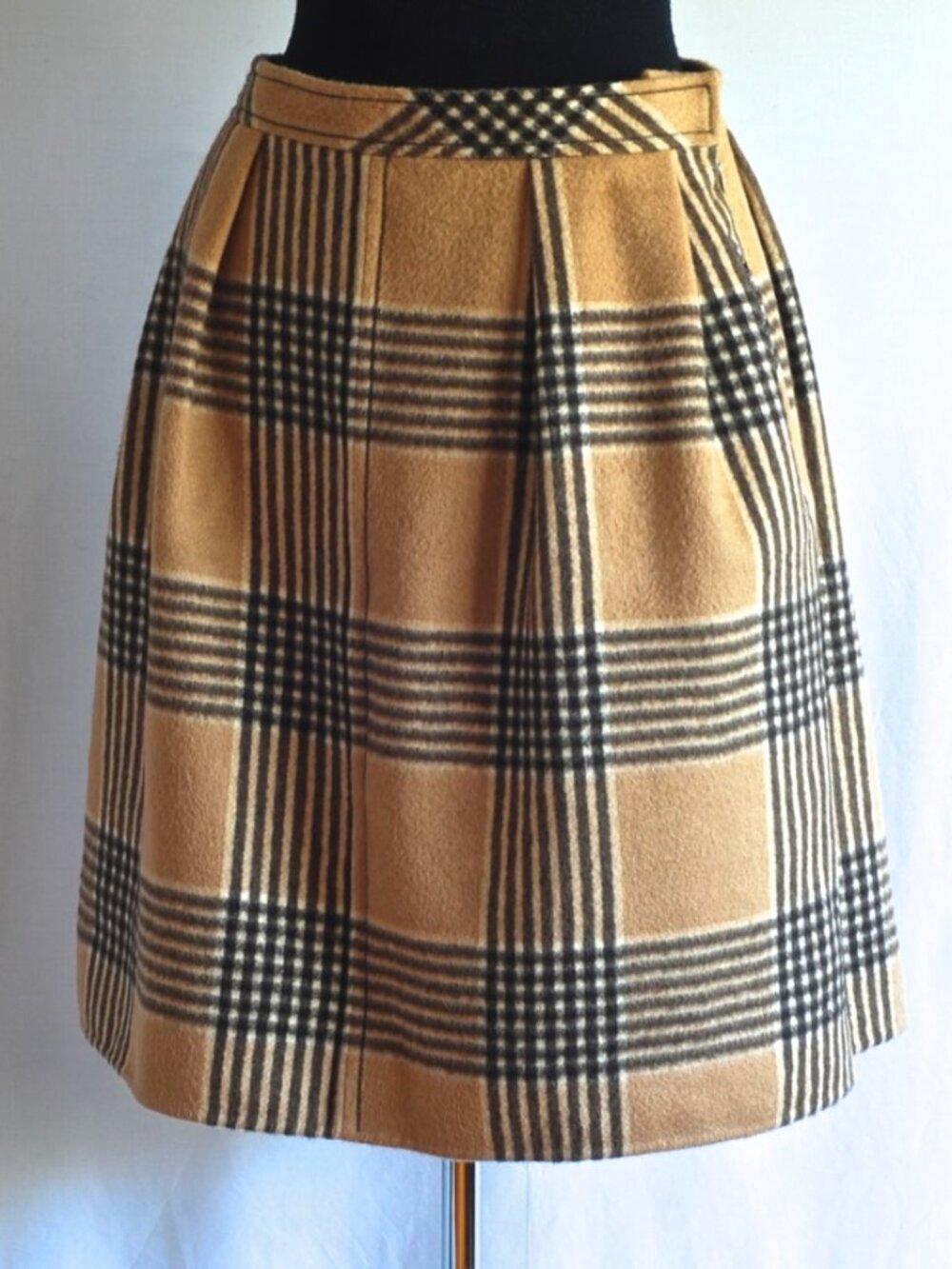 Oscar de la Renta Camel Hair Skirt With Silk Lining - Italy